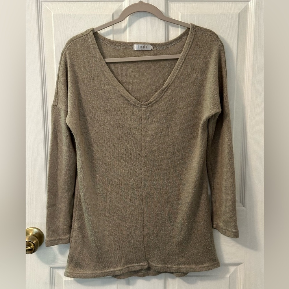 This is a beige V-neck sweater by Vicabo.